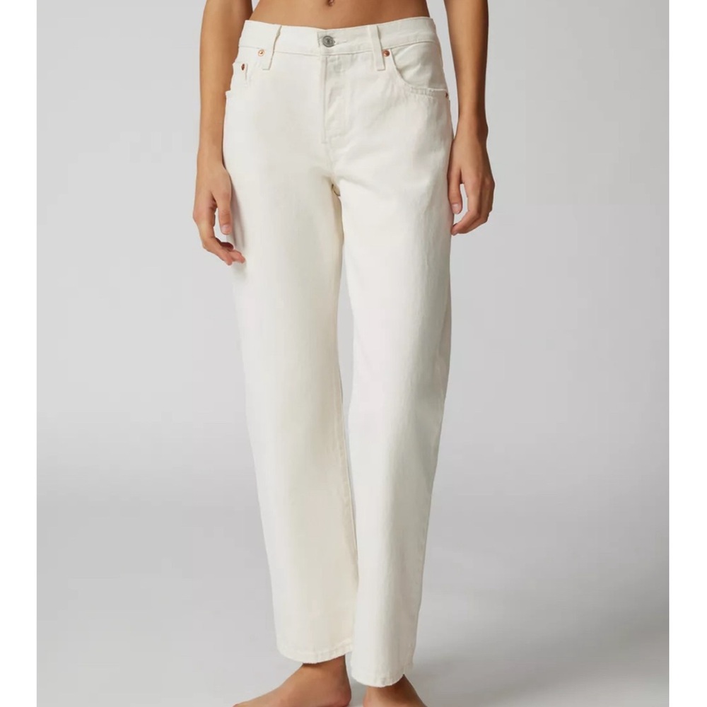 NWT Levi’s 501 ‘90s. Size 27x30. Cream color.